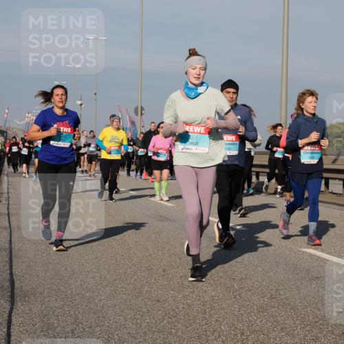 03.10.2025 - Köhlbrandbrückenlauf Fabian Wolf http://msf.ph/oto/9059468 03.10.2025 10:04:50 Position 3 3310, 3803, 2140, 2078, 1147 meine-sportfotos.de