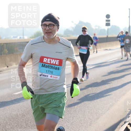 03.10.2025 - Köhlbrandbrückenlauf Lena Gebhardt http://msf.ph/oto/9059470 03.10.2025 09:18:50 Position 1 1776 meine-sportfotos.de