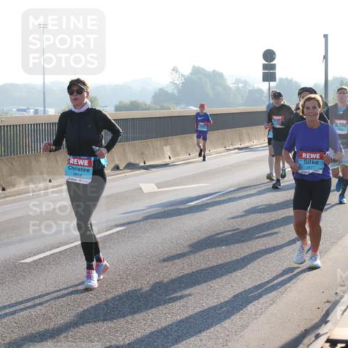 03.10.2025 - Köhlbrandbrückenlauf Lena Gebhardt http://msf.ph/oto/9059484 03.10.2025 09:18:51 Position 1 2814, 2677 meine-sportfotos.de