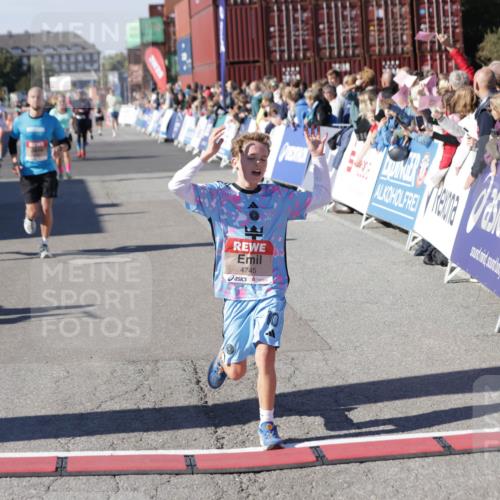 03.10.2025 - Köhlbrandbrückenlauf Jannik Wohlers http://msf.ph/oto/9059485 03.10.2025 13:12:27 Ziel 4189, 4266, 4638, 4656, 4700, 4745, 4908, 4973, 5062, 6565, 6566 meine-sportfotos.de