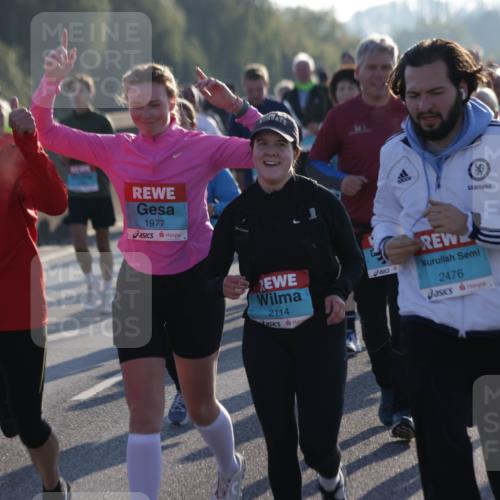 03.10.2025 - Köhlbrandbrückenlauf Jannik Wohlers http://msf.ph/oto/9059492 03.10.2025 09:22:15 Position 3 1977, 2114, 2476 meine-sportfotos.de