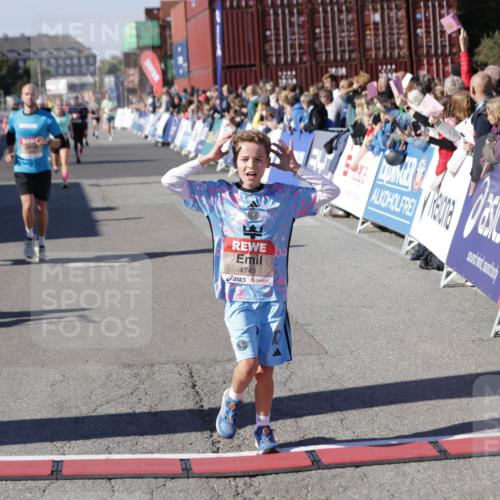 03.10.2025 - Köhlbrandbrückenlauf Jannik Wohlers http://msf.ph/oto/9059495 03.10.2025 13:12:27 Ziel 4189, 4266, 4638, 4656, 4700, 4745, 4908, 4973, 5062, 6565, 6566 meine-sportfotos.de