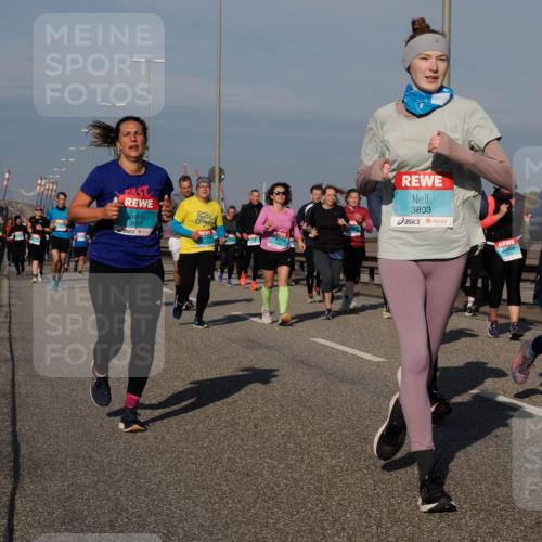 03.10.2025 - Köhlbrandbrückenlauf Fabian Wolf http://msf.ph/oto/9059498 03.10.2025 10:04:51 Position 3 3810, 3803, 2078 meine-sportfotos.de