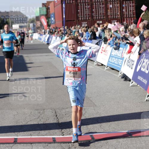 03.10.2025 - Köhlbrandbrückenlauf Jannik Wohlers http://msf.ph/oto/9059500 03.10.2025 13:12:27 Ziel 4189, 4266, 4638, 4656, 4700, 4745, 4908, 4973, 5062, 6565, 6566 meine-sportfotos.de
