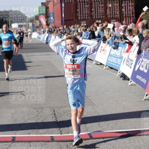 03.10.2025 - Köhlbrandbrückenlauf Jannik Wohlers http://msf.ph/oto/9059505 03.10.2025 13:12:27 Ziel 4189, 4266, 4638, 4656, 4700, 4745, 4908, 4973, 5062, 6565, 6566 meine-sportfotos.de