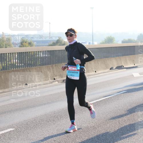03.10.2025 - Köhlbrandbrückenlauf Lena Gebhardt http://msf.ph/oto/9059507 03.10.2025 09:18:51 Position 1 2814 meine-sportfotos.de