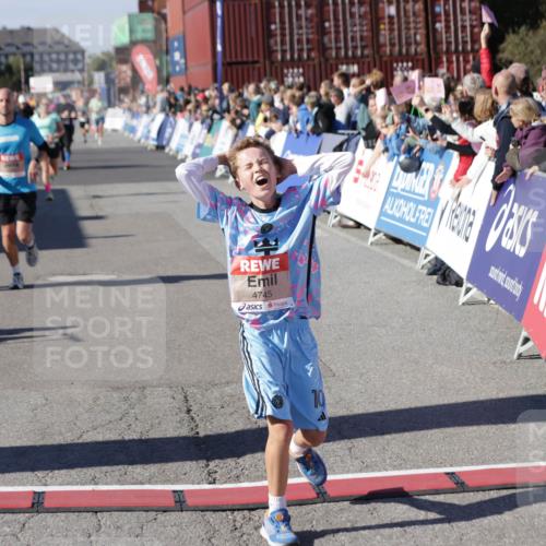 03.10.2025 - Köhlbrandbrückenlauf Jannik Wohlers http://msf.ph/oto/9059517 03.10.2025 13:12:27 Ziel 4189, 4266, 4638, 4656, 4700, 4745, 4908, 4973, 5062, 6565, 6566 meine-sportfotos.de
