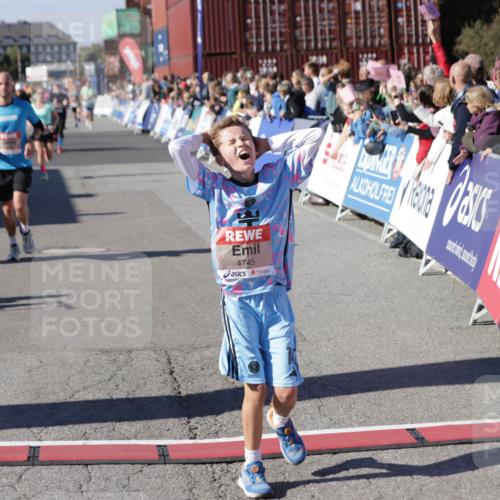 03.10.2025 - Köhlbrandbrückenlauf Jannik Wohlers http://msf.ph/oto/9059521 03.10.2025 13:12:27 Ziel 4189, 4266, 4638, 4656, 4700, 4745, 4908, 4973, 5062, 6565, 6566 meine-sportfotos.de