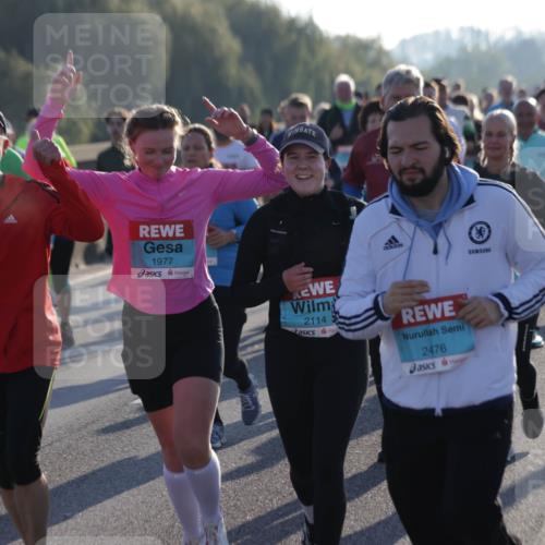 03.10.2025 - Köhlbrandbrückenlauf Jannik Wohlers http://msf.ph/oto/9059524 03.10.2025 09:22:16 Position 3 1977, 2114, 2476 meine-sportfotos.de