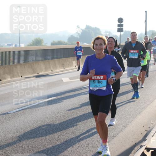03.10.2025 - Köhlbrandbrückenlauf Lena Gebhardt http://msf.ph/oto/9059527 03.10.2025 09:18:52 Position 1 2677 meine-sportfotos.de