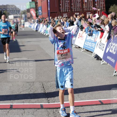 03.10.2025 - Köhlbrandbrückenlauf Jannik Wohlers http://msf.ph/oto/9059528 03.10.2025 13:12:27 Ziel 4189, 4266, 4638, 4656, 4700, 4745, 4908, 4973, 5062, 6565, 6566 meine-sportfotos.de