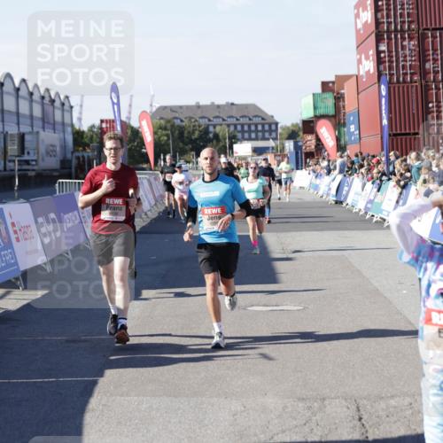 03.10.2025 - Köhlbrandbrückenlauf Jannik Wohlers http://msf.ph/oto/9059531 03.10.2025 13:12:28 Ziel 4189, 4266, 4638, 4700, 4745, 4908, 4973, 5062, 6565, 6566 meine-sportfotos.de