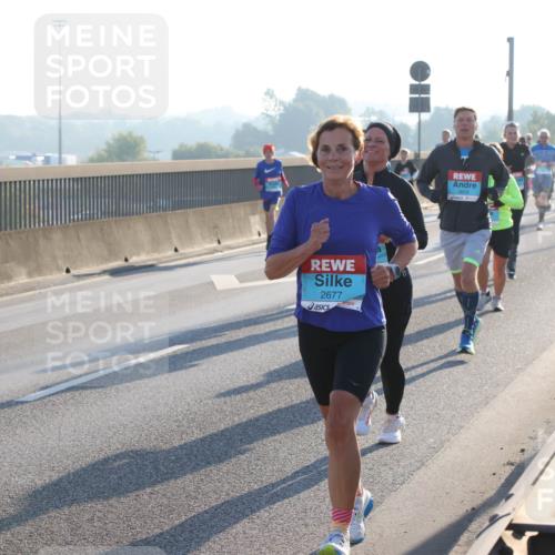 03.10.2025 - Köhlbrandbrückenlauf Lena Gebhardt http://msf.ph/oto/9059532 03.10.2025 09:18:52 Position 1 2677 meine-sportfotos.de
