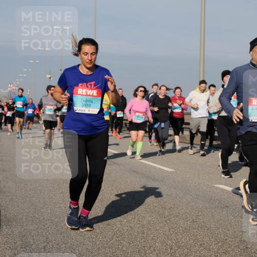 03.10.2025 - Köhlbrandbrückenlauf Fabian Wolf http://msf.ph/oto/9059535 03.10.2025 10:04:52 Position 3 3810, 2140 meine-sportfotos.de