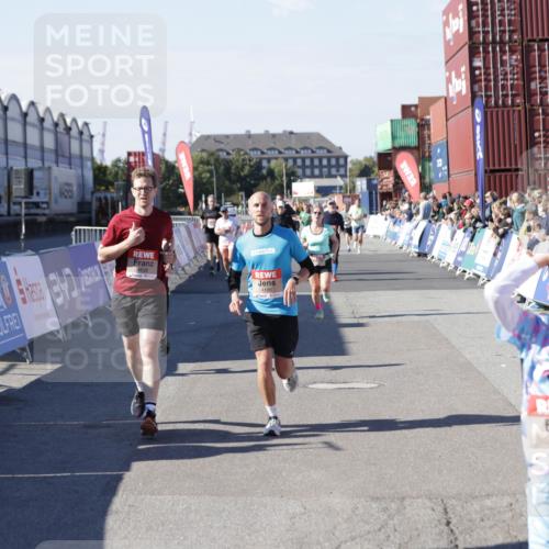 03.10.2025 - Köhlbrandbrückenlauf Jannik Wohlers http://msf.ph/oto/9059539 03.10.2025 13:12:28 Ziel 4189, 4266, 4638, 4700, 4745, 4908, 4973, 5062, 6565, 6566 meine-sportfotos.de