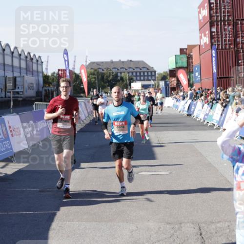 03.10.2025 - Köhlbrandbrückenlauf Jannik Wohlers http://msf.ph/oto/9059543 03.10.2025 13:12:28 Ziel 4189, 4266, 4638, 4700, 4745, 4908, 4973, 5062, 6565, 6566 meine-sportfotos.de