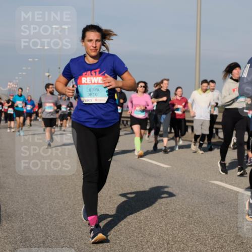 03.10.2025 - Köhlbrandbrückenlauf Fabian Wolf http://msf.ph/oto/9059545 03.10.2025 10:04:52 Position 3 3810, 2140 meine-sportfotos.de