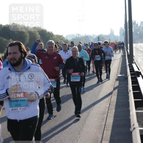 03.10.2025 - Köhlbrandbrückenlauf Jannik Wohlers http://msf.ph/oto/9059546 03.10.2025 09:22:17 Position 3 1977, 2476, 2435 meine-sportfotos.de