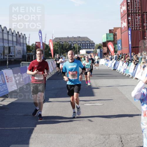 03.10.2025 - Köhlbrandbrückenlauf Jannik Wohlers http://msf.ph/oto/9059549 03.10.2025 13:12:28 Ziel 4189, 4266, 4638, 4700, 4745, 4908, 4973, 5062, 6565, 6566 meine-sportfotos.de