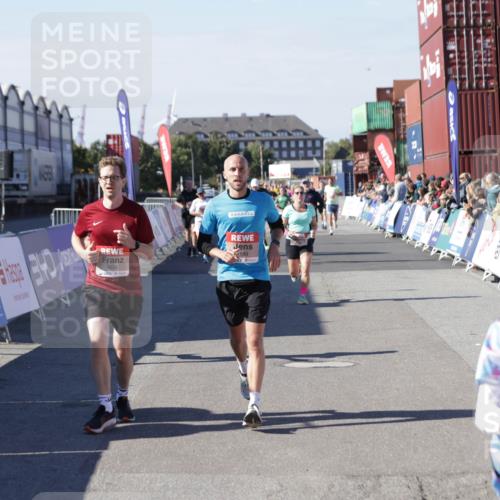 03.10.2025 - Köhlbrandbrückenlauf Jannik Wohlers http://msf.ph/oto/9059564 03.10.2025 13:12:28 Ziel 4189, 4266, 4638, 4700, 4745, 4908, 4973, 5062, 6565, 6566 meine-sportfotos.de