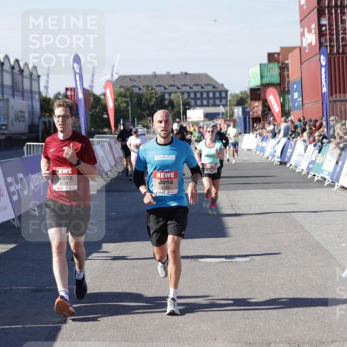 03.10.2025 - Köhlbrandbrückenlauf Jannik Wohlers http://msf.ph/oto/9059575 03.10.2025 13:12:28 Ziel 4189, 4266, 4638, 4700, 4745, 4908, 4973, 5062, 6565, 6566 meine-sportfotos.de