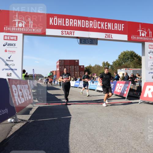03.10.2025 - Köhlbrandbrückenlauf Lena Gebhardt http://msf.ph/oto/9059579 03.10.2025 13:10:19 Ziel 4147, 4343, 4364, 4479, 4683, 4710, 4774, 4822, 5029, 6587, 6813 meine-sportfotos.de