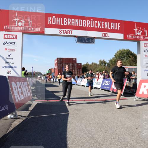 03.10.2025 - Köhlbrandbrückenlauf Lena Gebhardt http://msf.ph/oto/9059596 03.10.2025 13:10:19 Ziel 4147, 4343, 4364, 4479, 4683, 4710, 4774, 4822, 5029, 6587, 6813 meine-sportfotos.de