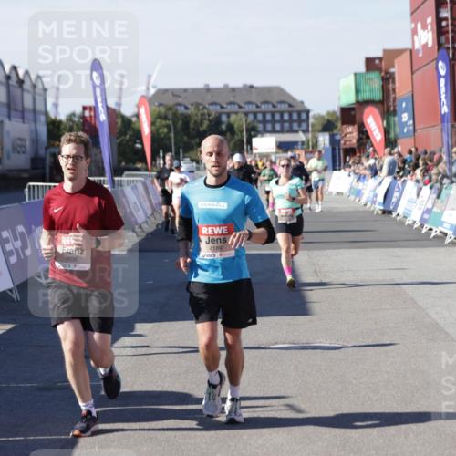 03.10.2025 - Köhlbrandbrückenlauf Jannik Wohlers http://msf.ph/oto/9059600 03.10.2025 13:12:28 Ziel 4189, 4266, 4638, 4700, 4745, 4908, 4973, 5062, 6565, 6566 meine-sportfotos.de