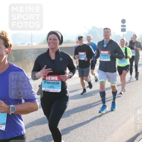03.10.2025 - Köhlbrandbrückenlauf Lena Gebhardt http://msf.ph/oto/9059602 03.10.2025 09:18:53 Position 1 2677, 1496 meine-sportfotos.de