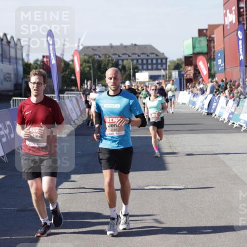 03.10.2025 - Köhlbrandbrückenlauf Jannik Wohlers http://msf.ph/oto/9059605 03.10.2025 13:12:29 Ziel 4189, 4266, 4638, 4700, 4745, 4864, 4873, 4908, 4973, 5062 meine-sportfotos.de
