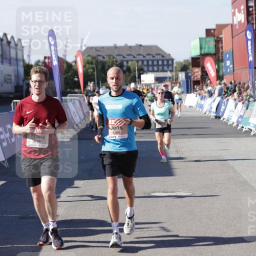 03.10.2025 - Köhlbrandbrückenlauf Jannik Wohlers http://msf.ph/oto/9059612 03.10.2025 13:12:29 Ziel 4189, 4266, 4638, 4700, 4745, 4864, 4873, 4908, 4973, 5062 meine-sportfotos.de