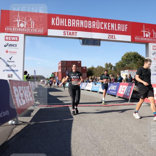 03.10.2025 - Köhlbrandbrückenlauf Lena Gebhardt http://msf.ph/oto/9059615 03.10.2025 13:10:20 Ziel 4147, 4343, 4364, 4479, 4683, 4710, 4711, 4774, 4822, 5029, 6587, 6781, 6813 meine-sportfotos.de