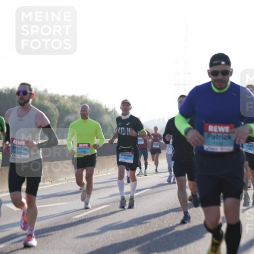 03.10.2025 - Köhlbrandbrückenlauf Jannik Wohlers http://msf.ph/oto/9059618 03.10.2025 09:14:26 Position 3 2710, 1269, 1132 meine-sportfotos.de