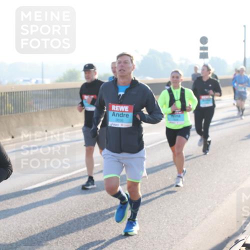 03.10.2025 - Köhlbrandbrückenlauf Lena Gebhardt http://msf.ph/oto/9059619 03.10.2025 09:18:54 Position 1 96, 3656 meine-sportfotos.de