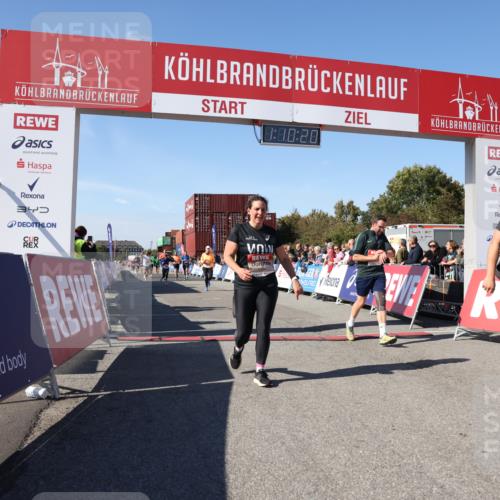 03.10.2025 - Köhlbrandbrückenlauf Lena Gebhardt http://msf.ph/oto/9059625 03.10.2025 13:10:20 Ziel 4147, 4343, 4364, 4479, 4683, 4710, 4711, 4774, 4822, 5029, 6587, 6781, 6813 meine-sportfotos.de