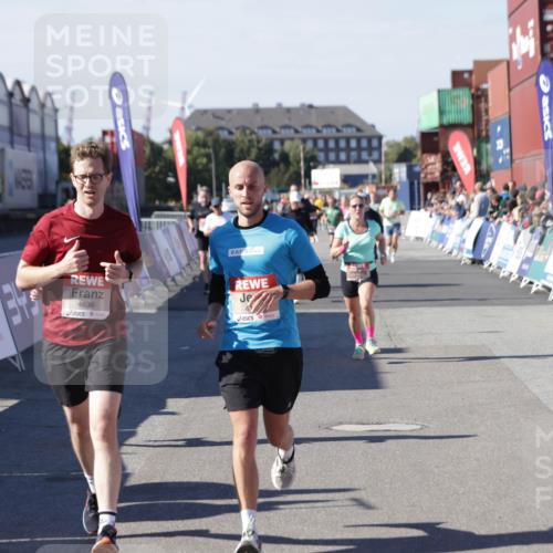 03.10.2025 - Köhlbrandbrückenlauf Jannik Wohlers http://msf.ph/oto/9059627 03.10.2025 13:12:29 Ziel 4189, 4266, 4638, 4700, 4745, 4864, 4873, 4908, 4973, 5062 meine-sportfotos.de