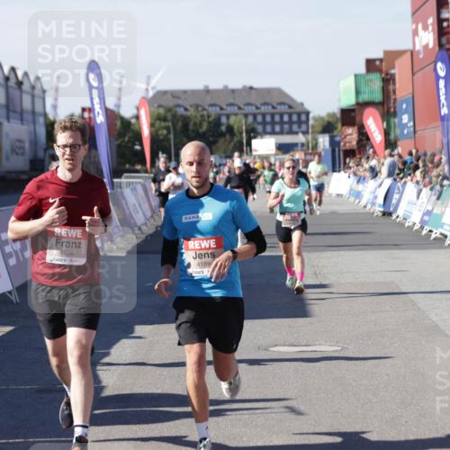 03.10.2025 - Köhlbrandbrückenlauf Jannik Wohlers http://msf.ph/oto/9059633 03.10.2025 13:12:29 Ziel 4189, 4266, 4638, 4700, 4745, 4864, 4873, 4908, 4973, 5062 meine-sportfotos.de