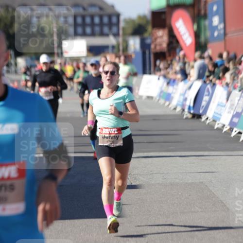 03.10.2025 - Köhlbrandbrückenlauf Jannik Wohlers http://msf.ph/oto/9059643 03.10.2025 13:12:30 Ziel 4189, 4266, 4609, 4638, 4700, 4745, 4864, 4873, 4908, 4973, 5062 meine-sportfotos.de