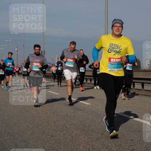 03.10.2025 - Köhlbrandbrückenlauf Fabian Wolf http://msf.ph/oto/9059649 03.10.2025 10:04:55 Position 3 3024, 2924, 3279, 1629 meine-sportfotos.de