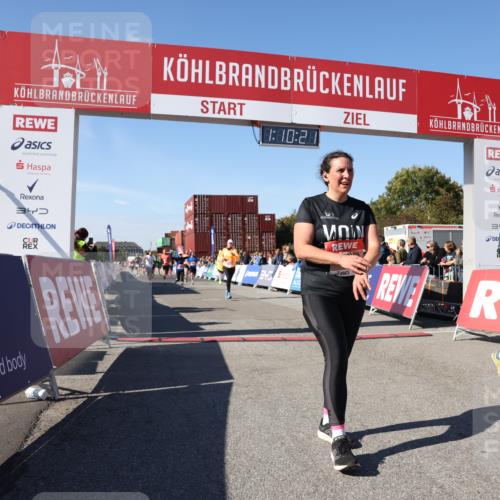 03.10.2025 - Köhlbrandbrückenlauf Lena Gebhardt http://msf.ph/oto/9059655 03.10.2025 13:10:21 Ziel 4147, 4343, 4364, 4479, 4683, 4710, 4711, 4774, 4822, 5029, 6587, 6781, 6782 meine-sportfotos.de