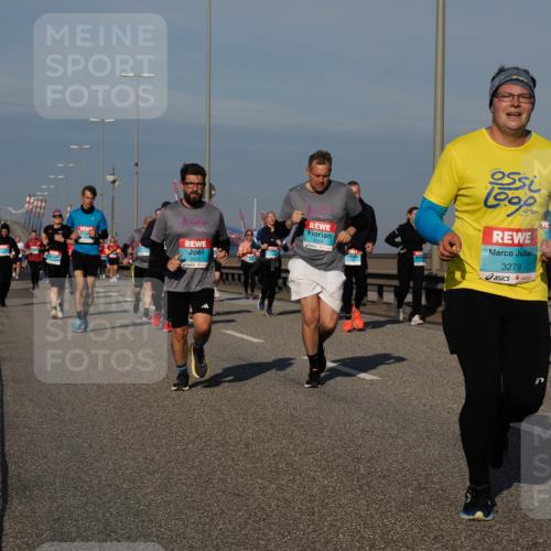 03.10.2025 - Köhlbrandbrückenlauf Fabian Wolf http://msf.ph/oto/9059657 03.10.2025 10:04:55 Position 3 3026, 3024, 3279 meine-sportfotos.de