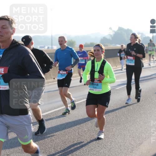 03.10.2025 - Köhlbrandbrückenlauf Lena Gebhardt http://msf.ph/oto/9059661 03.10.2025 09:18:55 Position 1 3656, 25, 1836 meine-sportfotos.de