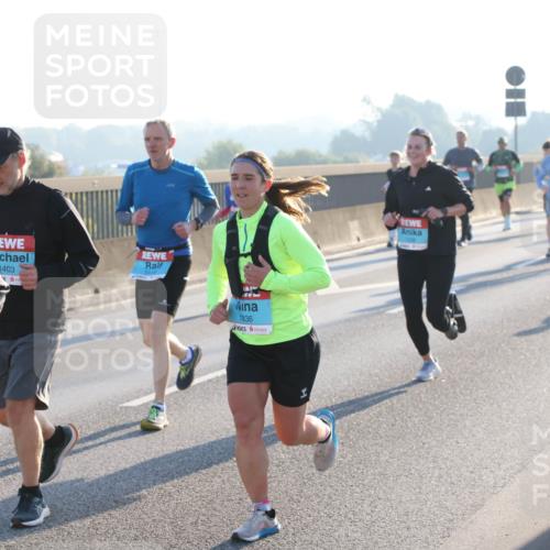 03.10.2025 - Köhlbrandbrückenlauf Lena Gebhardt http://msf.ph/oto/9059671 03.10.2025 09:18:55 Position 1 1403, 1836 meine-sportfotos.de