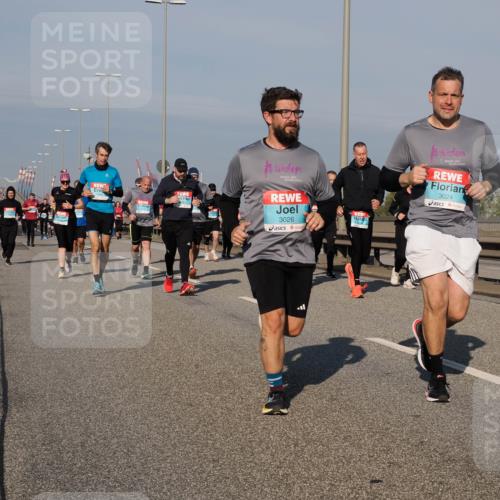 03.10.2025 - Köhlbrandbrückenlauf Fabian Wolf http://msf.ph/oto/9059685 03.10.2025 10:04:57 Position 3 3026, 3024 meine-sportfotos.de