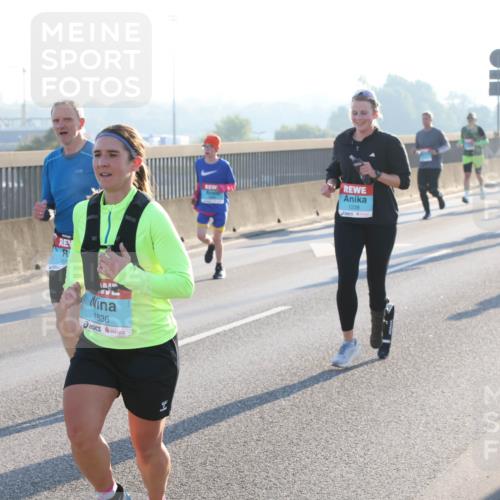 03.10.2025 - Köhlbrandbrückenlauf Lena Gebhardt http://msf.ph/oto/9059686 03.10.2025 09:18:55 Position 1 27, 1836, 1238 meine-sportfotos.de