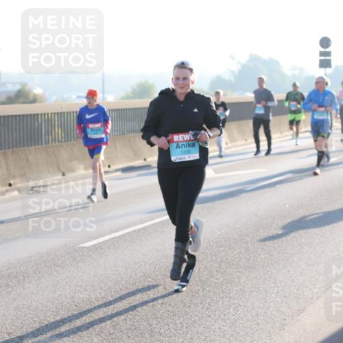 03.10.2025 - Köhlbrandbrückenlauf Lena Gebhardt http://msf.ph/oto/9059708 03.10.2025 09:18:56 Position 1 1238 meine-sportfotos.de