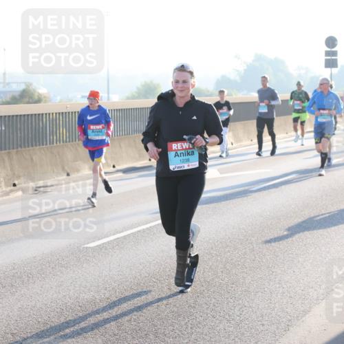 03.10.2025 - Köhlbrandbrückenlauf Lena Gebhardt http://msf.ph/oto/9059710 03.10.2025 09:18:56 Position 1 1319, 1238 meine-sportfotos.de
