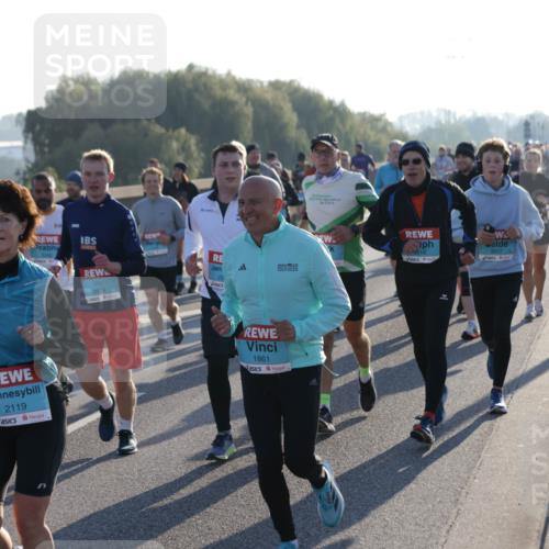 03.10.2025 - Köhlbrandbrückenlauf Jannik Wohlers http://msf.ph/oto/9059718 03.10.2025 09:22:20 Position 3 2119, 3829, 20, 29, 1861, 3647, 116 meine-sportfotos.de