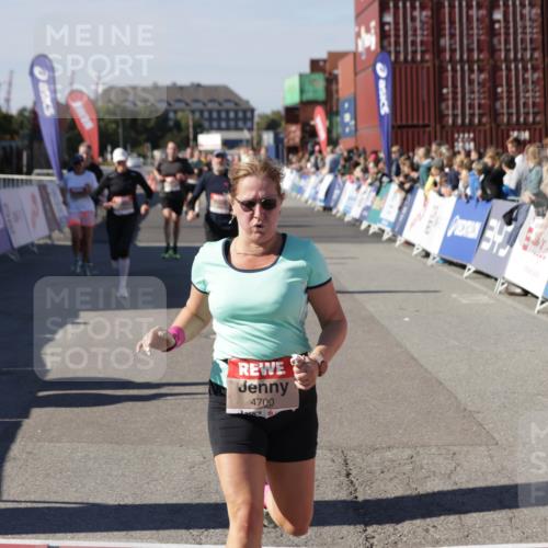 03.10.2025 - Köhlbrandbrückenlauf Jannik Wohlers http://msf.ph/oto/9059722 03.10.2025 13:12:32 Ziel 4189, 4609, 4638, 4700, 4745, 4858, 4864, 4873, 4908, 4973, 6466 meine-sportfotos.de