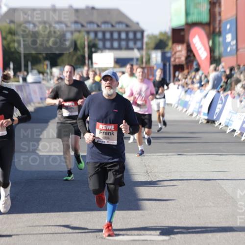 03.10.2025 - Köhlbrandbrückenlauf Jannik Wohlers http://msf.ph/oto/9059741 03.10.2025 13:12:33 Ziel 4189, 4609, 4638, 4700, 4745, 4858, 4864, 4873, 4908, 4973, 6466 meine-sportfotos.de